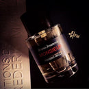 Testez Monsieur de Frederic Malle en petit format Fragsplit : un parfum boisé au patchouli, relevé de rhum, mandarine et encens.