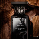 Essayez Oud Wood EDP de Tom Ford sur la peau avec un décant Fragsplit de 1 ml à 10 ml, pratique pour découvrir ce parfum masculin.