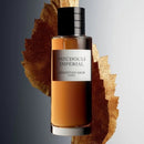 Échantillon de Patchouli Impérial signé Dior chez Fragsplit, idéal pour découvrir ses notes boisées en formats 1 ml, 2 ml, 5 ml ou 10 ml.