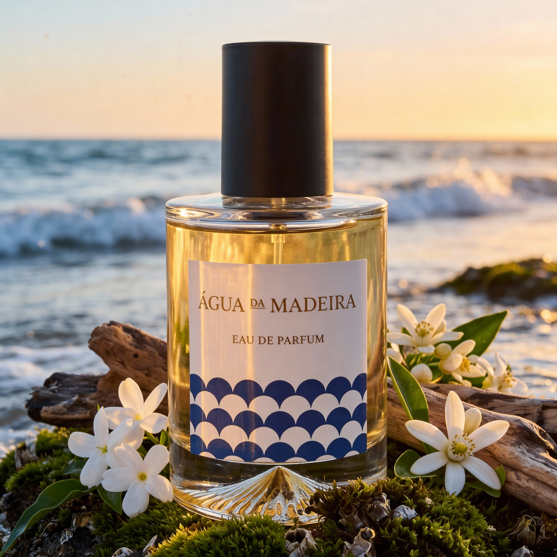 Essayez Água da Madeira de la marque Água da Madeira sur la peau avec un décant Fragsplit de 1 ml, 2 ml, 5 ml ou 10 ml avant l’achat.