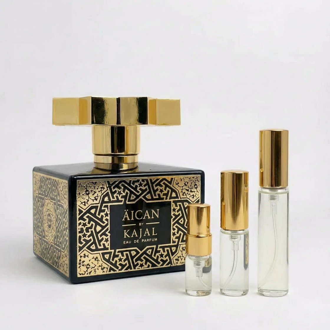 Décant Fragsplit de Äican par Kajal, proposé en 1 ml, 2 ml, 5 ml ou 10 ml pour essayer ce parfum fruité et ambré sur la peau.