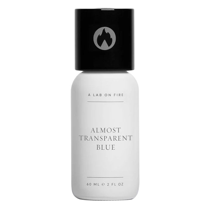 Découvrez Almost Transparent Blue de A Lab On Fire en décant Fragsplit. Essayez cet échantillon sur votre peau avant d'acheter, disponible en 1ml, 2ml, 5ml et 10ml. Livraison rapide en Suisse et France. Évitez d'acheter un flacon complet sans tester.