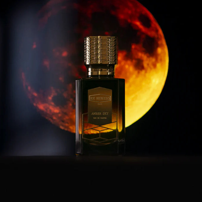 Essayez Amber Sky d’Ex Nihilo avec un décant Fragsplit de 1 ml, 2 ml, 5 ml ou 10 ml, pratique pour découvrir ce parfum unisexe.