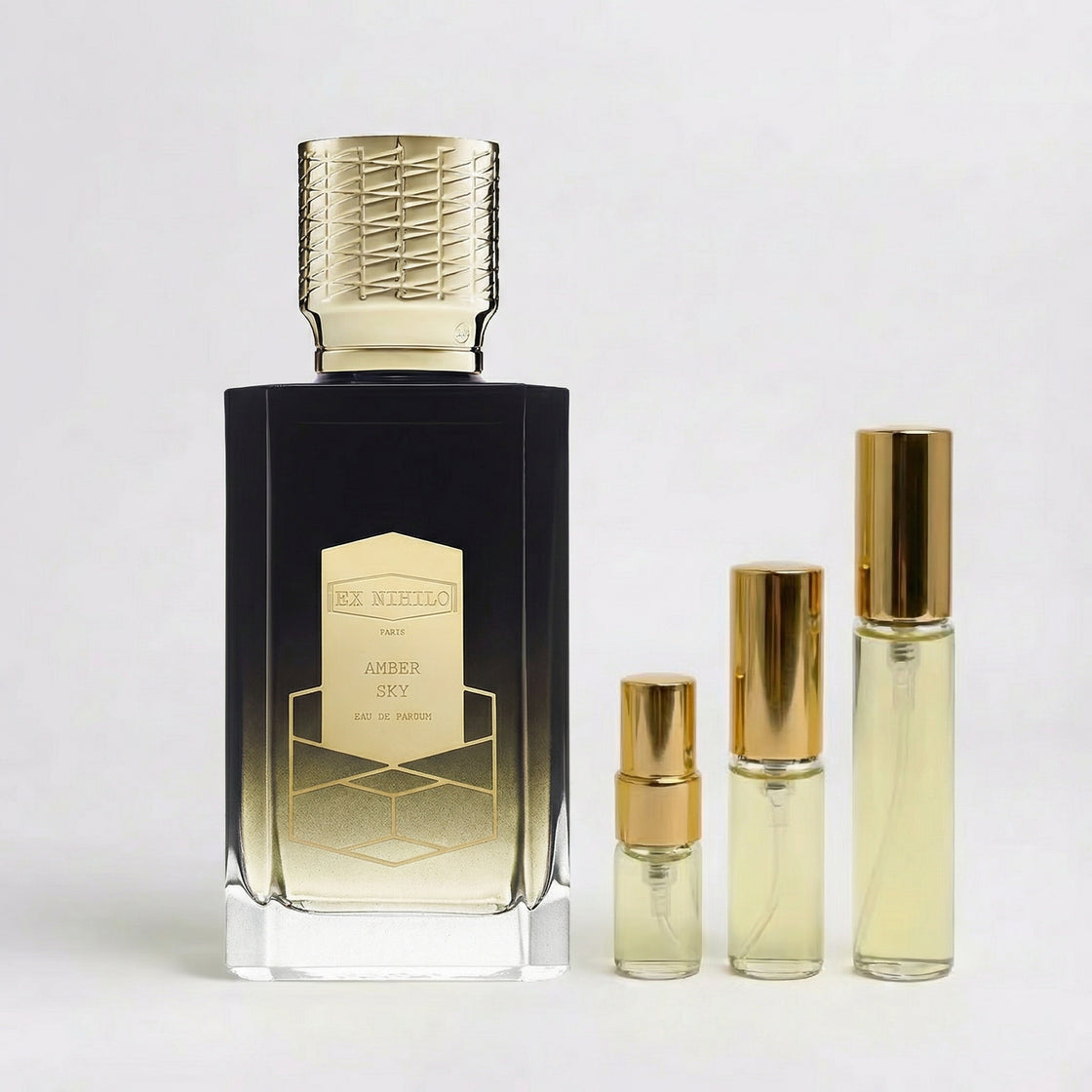 Décant Fragsplit d’Amber Sky d’Ex Nihilo, parfum ambré et boisé unisexe, en formats 1 ml, 2 ml, 5 ml ou 10 ml, livré en Suisse et France.