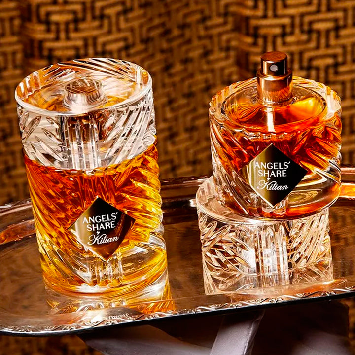 Essayez Angels' Share de Kilian sur la peau avec un décant Fragsplit de 1 ml à 10 ml, aux accords chaleureux de cognac, chêne et praline.
