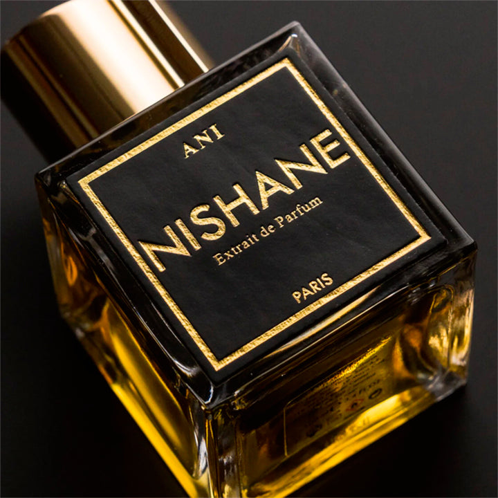 Testez Ani de Nishane avec un décant Fragsplit en petit format 1 ml, 2 ml, 5 ml ou 10 ml, idéal pour découvrir ce parfum unisexe.