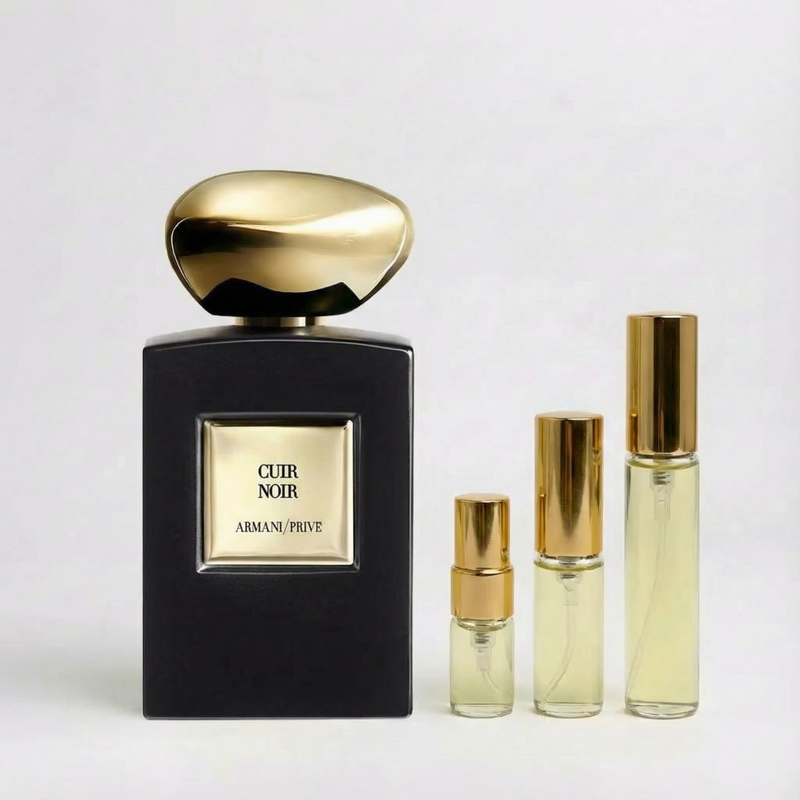 Décant Fragsplit de Cuir Noir par Armani Privé, parfum unisexe cuiré et vanillé, en formats 1 ml, 2 ml, 5 ml et 10 ml, à essayer sur la peau.