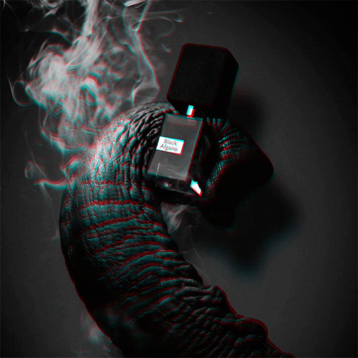 Essayez Black Afgano par Nasomatto sur la peau avec un décant Fragsplit de 1 ml, 2 ml, 5 ml ou 10 ml, livré en Suisse et en France.