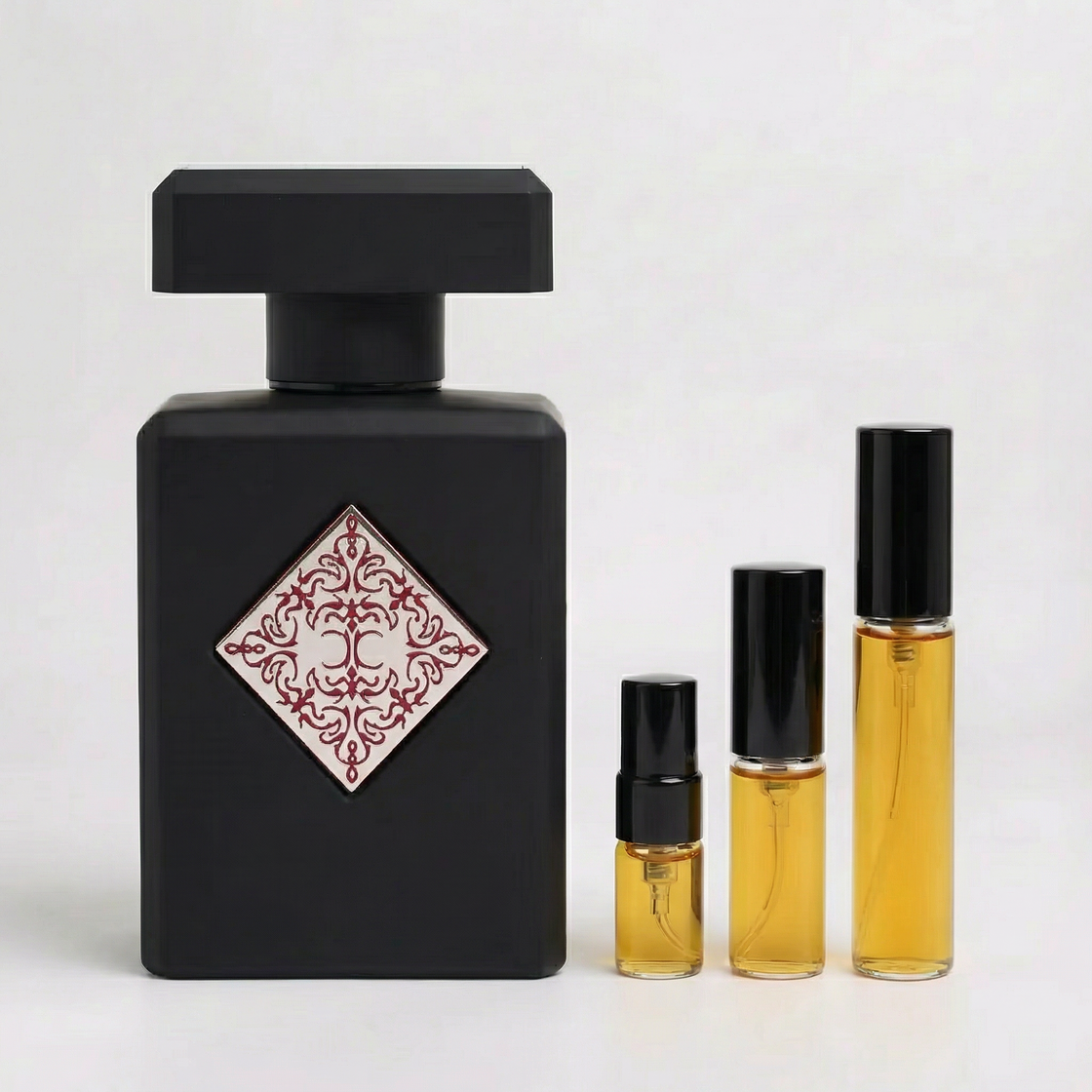 Décant Fragsplit de Blessed Baraka par Initio, parfum ambré, musqué et boisé. Formats 1 ml, 2 ml, 5 ml et 10 ml, livraison Suisse et France.