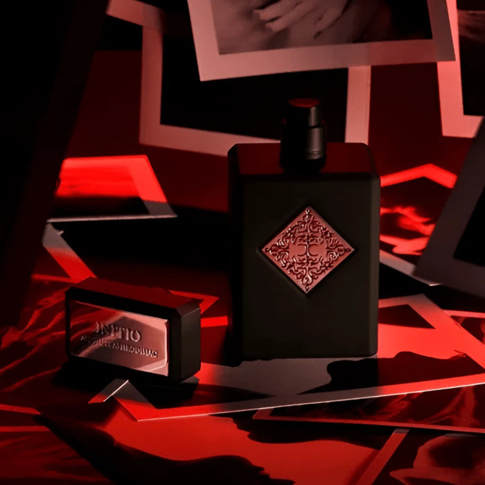 Testez Blessed Baraka par Initio avec un décant Fragsplit de 1 ml à 10 ml : un parfum unisexe ambré et boisé, livré en Suisse et France.