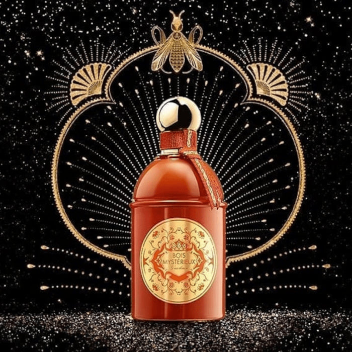 Testez Bois Mystérieux de Guerlain avec un décant Fragsplit de 1 ml, 2 ml, 5 ml ou 10 ml, petit format livré en Suisse et en France.