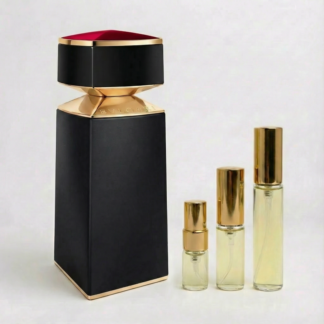 Décant Fragsplit de Garanat par Bvlgari, parfum masculin aux accords de rose et d’encens, en formats 1 ml, 2 ml, 5 ml ou 10 ml.