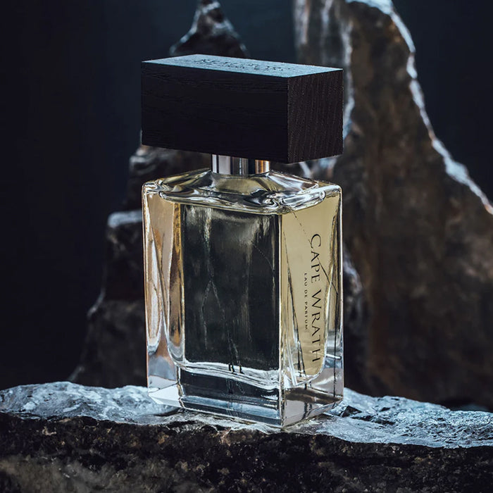 Testez Cape Wrath de BeauFort London avant d’acheter avec un décant Fragsplit de 1ml, 2ml, 5ml ou 10ml, idéal à essayer sur la peau.
