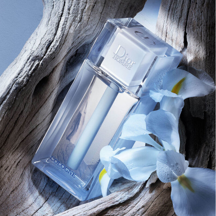 Essayez Dior Homme Cologne de Dior sur la peau avec un décant Fragsplit de 1 ml à 10 ml, disponible en livraison en Suisse et en France.