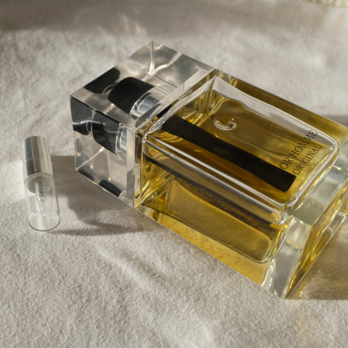 Petit format de Homme Original de Dior proposé par Fragsplit, pour découvrir ses accords d’iris et de vétiver, livré en Suisse et en France.