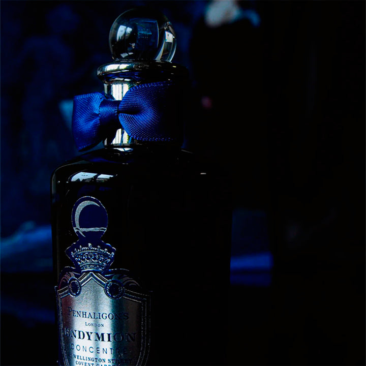 Découvrez Endymion Concentré Penhaligon's avec le sample officiel Fragsplit : essayez cet échantillon original sur la peau avant achat.