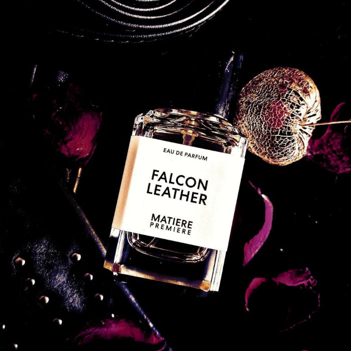 Essayez Falcon Leather de Matière Première avec un décant Fragsplit de 1 ml, 2 ml, 5 ml ou 10 ml, pratique pour découvrir son cuir fumé.