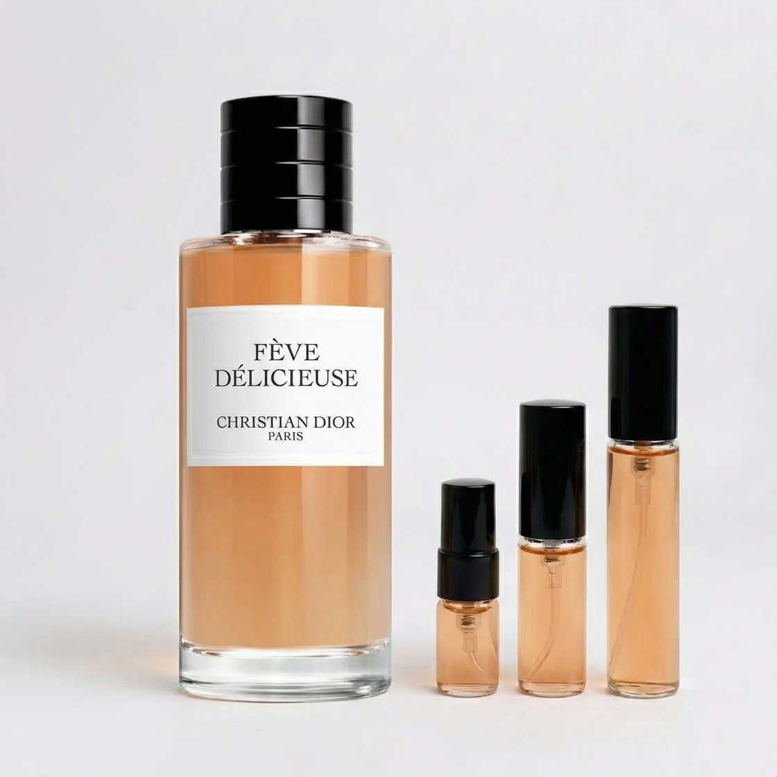 Décant Fragsplit de Fève Délicieuse par Dior, parfum unisexe gourmand aux notes de fève tonka et vanille, en formats 1 ml à 10 ml.