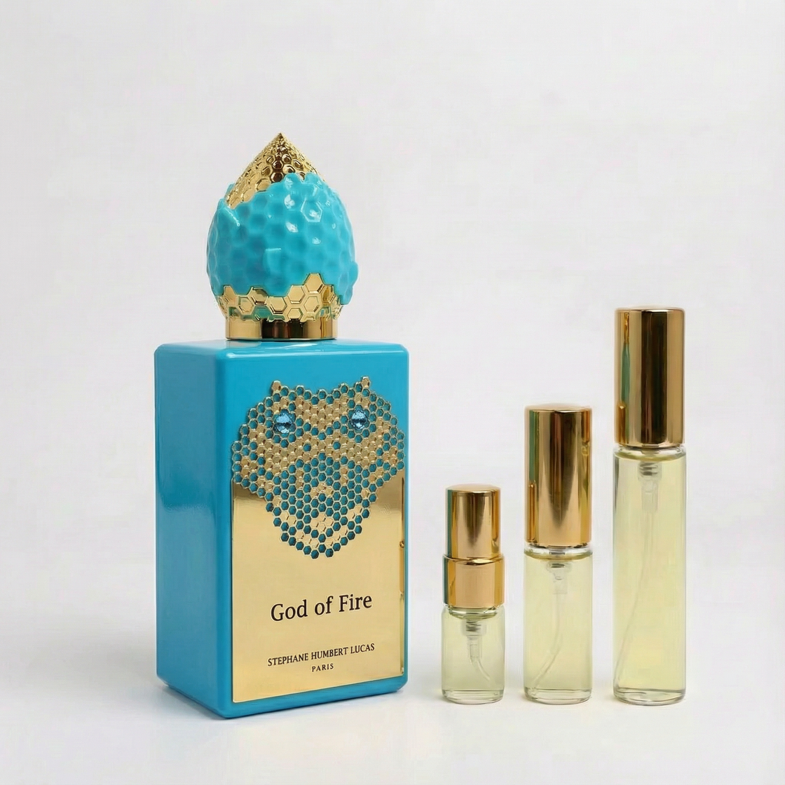 Décant God of Fire de Stéphane Humbert Lucas par Fragsplit, en formats 1 ml, 2 ml, 5 ml ou 10 ml, pour essayer ce parfum fruité sur la peau.