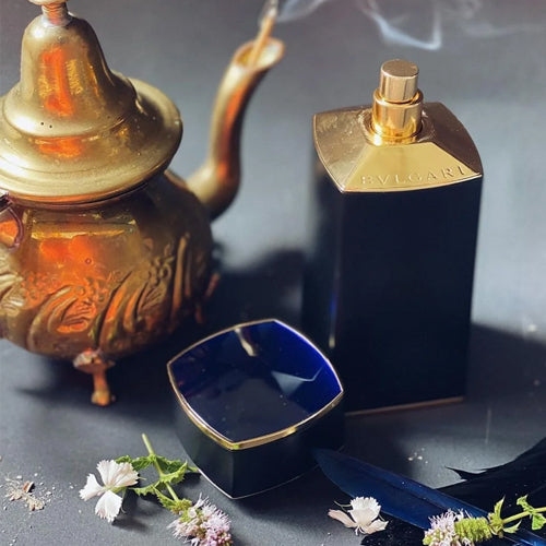 Découvrez Gyan de Bvlgari en décant Fragsplit : un masculin au patchouli et à l’encens, à essayer en 1 ml, 2 ml, 5 ml ou 10 ml.