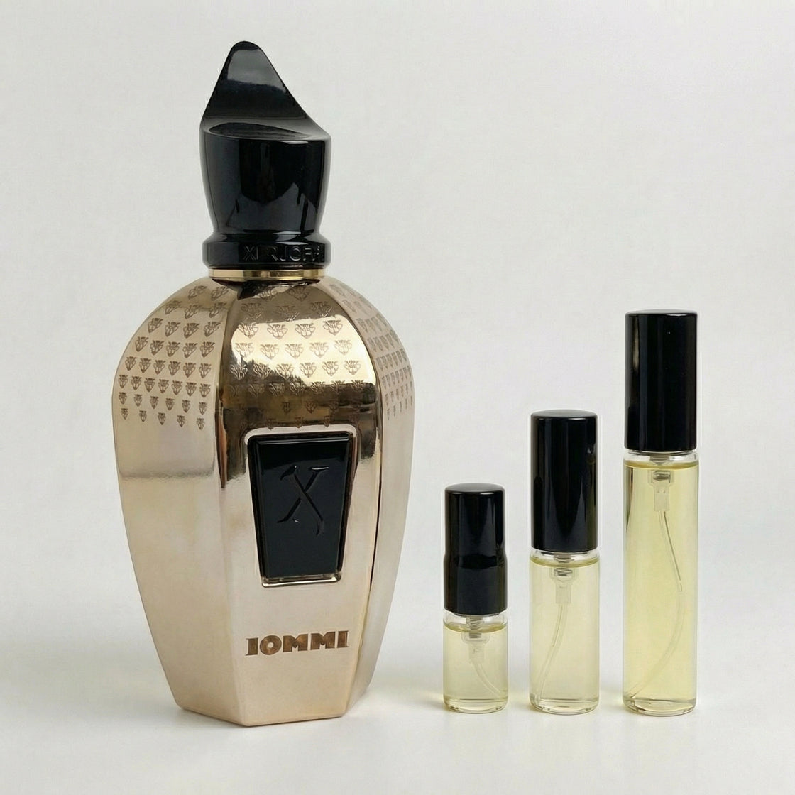 Décant Fragsplit de Iommi par Xerjoff, en formats 1 ml, 2 ml, 5 ml ou 10 ml pour essayer ce parfum sur la peau, livré en Suisse et en France.
