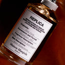 Testez Jazz Club de Maison Margiela en décant Fragsplit, petit format aux accords de rhum, tabac et vanille, avec livraison en Suisse et France.