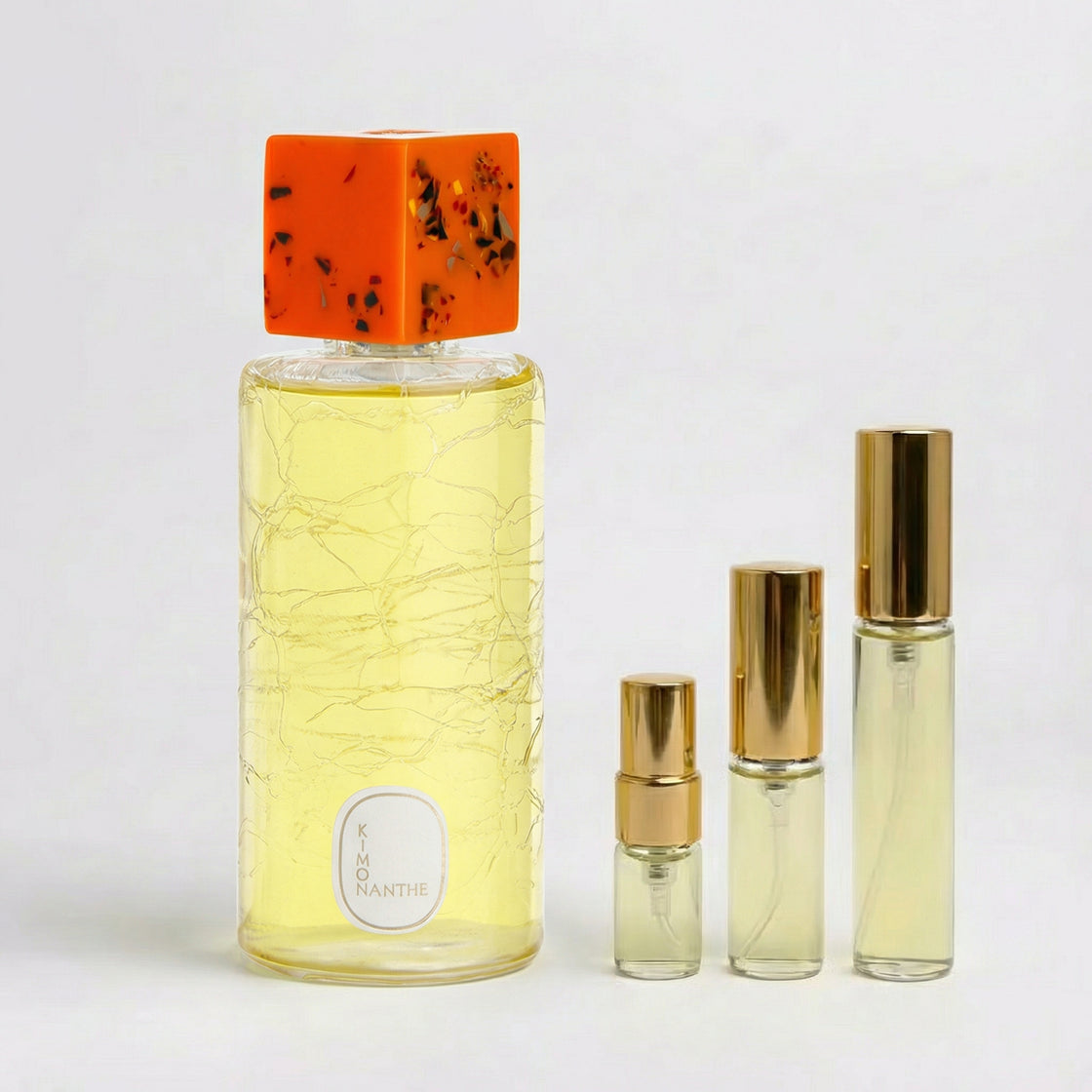 Décant Fragsplit de Kimonanthe par Diptyque, aux notes d’osmanthus, d’encens et de camphre, en formats 1 ml à 10 ml, livré en Suisse et en France.