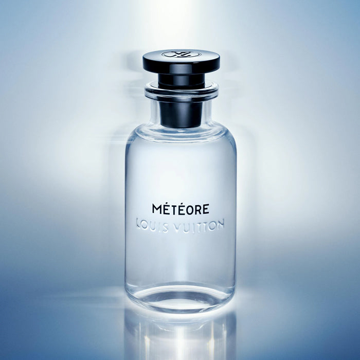 Testez Météore de Louis Vuitton avant d'acheter grâce au décant Fragsplit, disponible en formats 1 ml, 2 ml, 5 ml et 10 ml en Suisse et France.