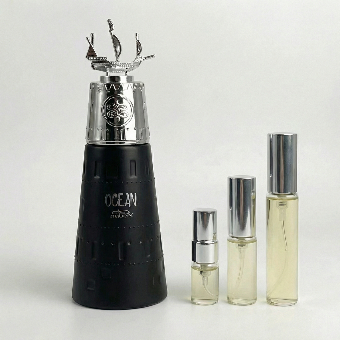 Décant Ocean de Nabeel par Fragsplit, en formats 1 ml, 2 ml, 5 ml ou 10 ml, pour essayer ce parfum unisexe sur la peau en Suisse et France.