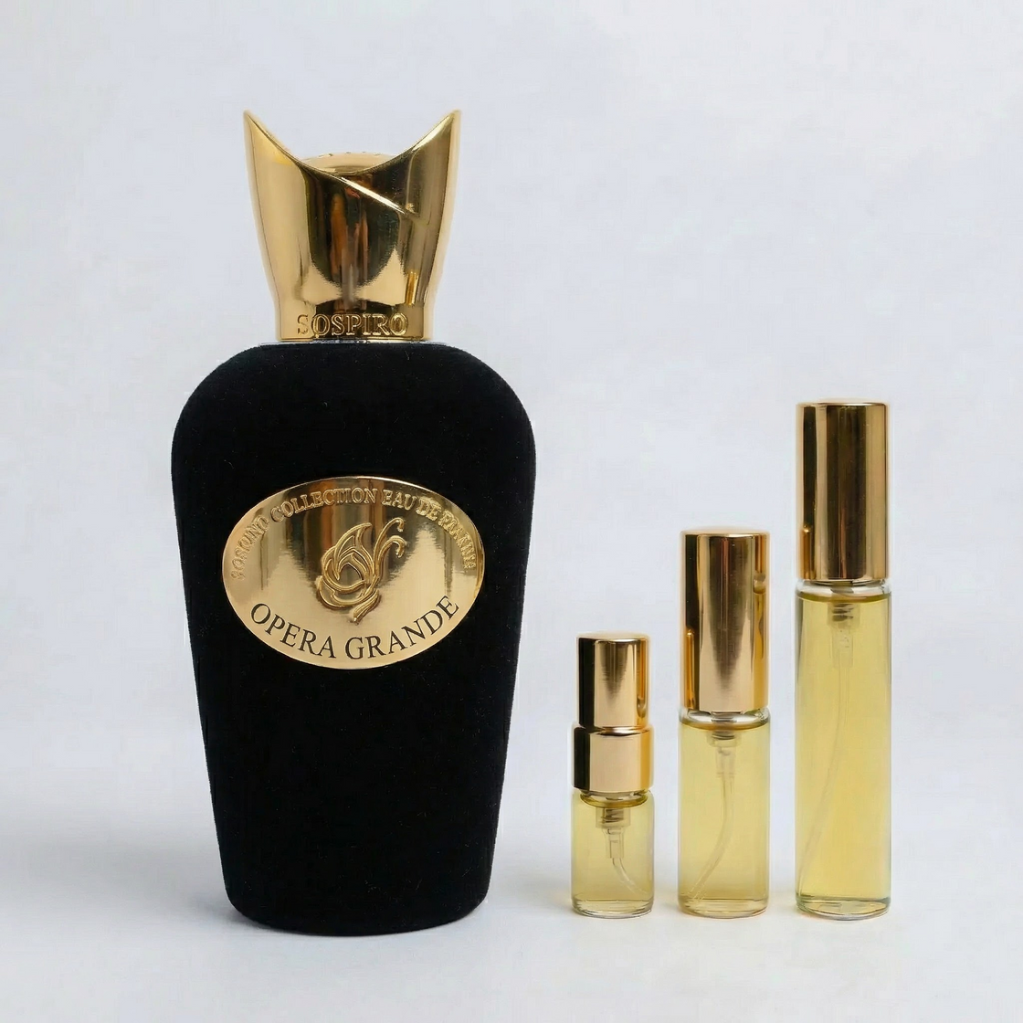 Photo principale du décant Opera Grande de Sospiro, disponible en formats 1 ml, 2 ml, 5 ml et 10 ml chez Fragsplit, livré en Suisse et France.