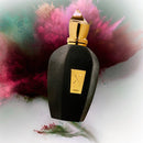 Testez Opéra de Xerjoff sur la peau avec un décant Fragsplit de 1 ml à 10 ml, aux accords de rose, fruits, cuir, vanille et bois.