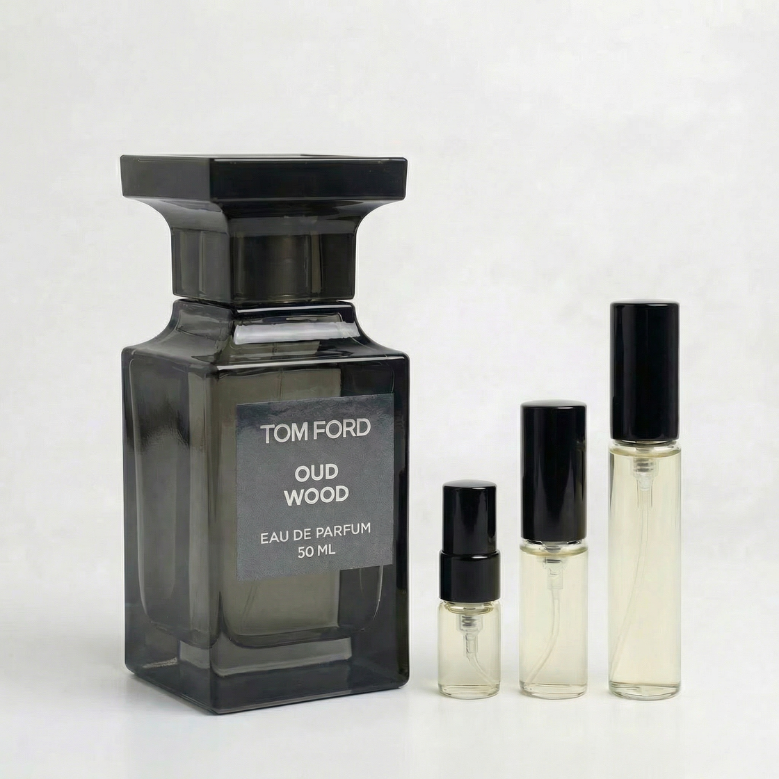 Décant Fragsplit de Oud Wood EDP par Tom Ford, en formats 1 ml, 2 ml, 5 ml ou 10 ml pour tester ce parfum boisé sur la peau.