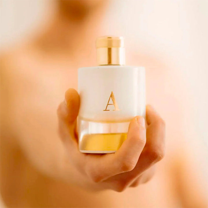 Essayez A de Pantheon Roma avec un décant Fragsplit de 1 ml, 2 ml, 5 ml ou 10 ml, pratique pour découvrir ce parfum unisexe sur la peau.