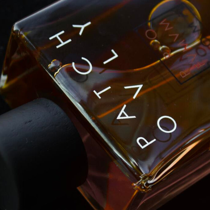 Testez Patchouly de Profumum Roma en petit format Fragsplit de 1 ml à 10 ml, une senteur de patchouli et d’encens, livrée en Suisse et France.