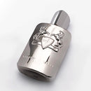 Testez Pegasus de Parfums de Marly en petit format Fragsplit 1ml, 2ml, 5ml ou 10ml, un parfum unisexe crémeux, boisé et légèrement métallique.