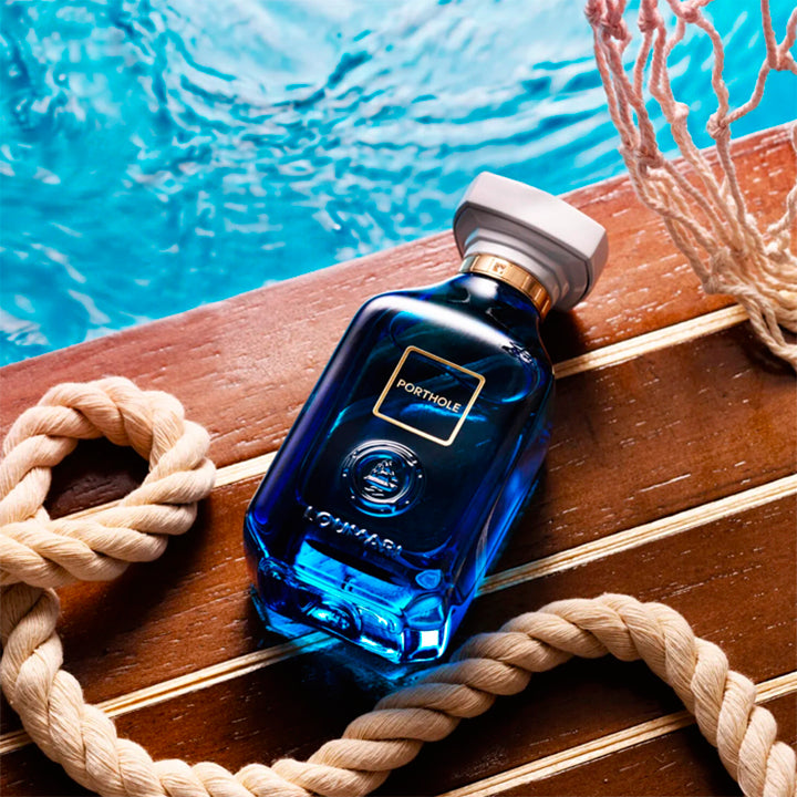 Porthole de Loumari en décant Fragsplit de 1 ml à 10 ml, idéal pour découvrir son accord tropical et essayer le parfum avant d’acheter.