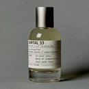 Essayez Santal 33 de Le Labo sur la peau grâce au décant Fragsplit, disponible en 1 ml, 2 ml, 5 ml et 10 ml en Suisse et en France.