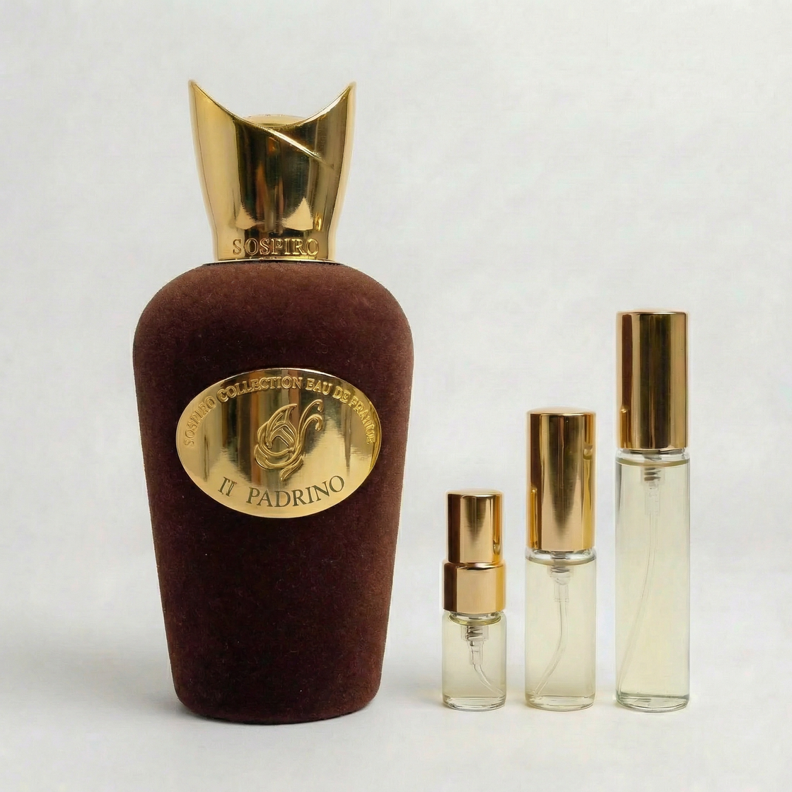 Décant Fragsplit d’Il Padrino de Sospiro, parfum unisexe à essayer sur la peau en formats pratiques de 1 ml, 2 ml, 5 ml ou 10 ml.