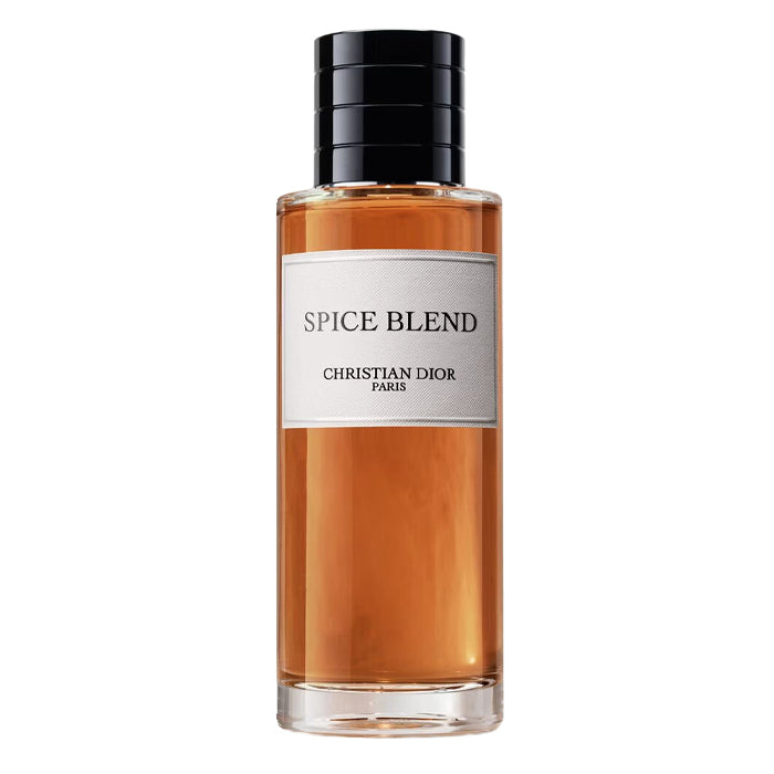 Essayez Spice Blend de Dior sur la peau avant d’acheter grâce au décant Fragsplit, en petit format 1 ml, 2 ml, 5 ml ou 10 ml.