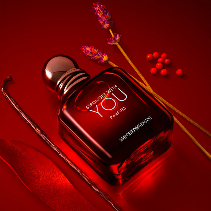 Découvrez Stronger With You Parfum par Emporio Armani en petit décant Fragsplit de 1 ml, 2 ml, 5 ml ou 10 ml, livré en Suisse et France.