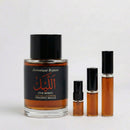 Décant Fragsplit de The Night par Frederic Malle, en formats 1 ml, 2 ml, 5 ml ou 10 ml, pour essayer ce parfum sur la peau en Suisse et France.