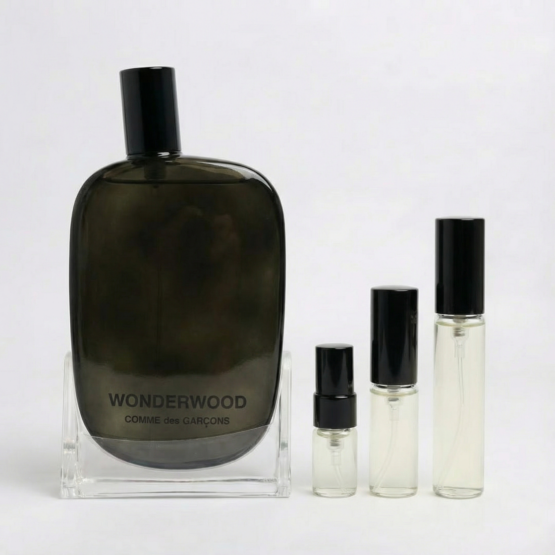 Décant Fragsplit de Wonderwood par Comme des Garçons, parfum boisé masculin. Échantillon 1 ml à 10 ml, livré en Suisse et France.